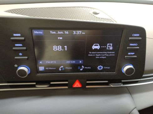 Used 2025 Hyundai Elantra SE FWD image 25