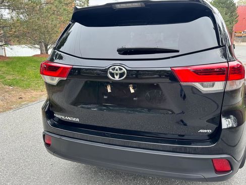 Used 2018 Toyota Highlander LE AWD/4WD image 23