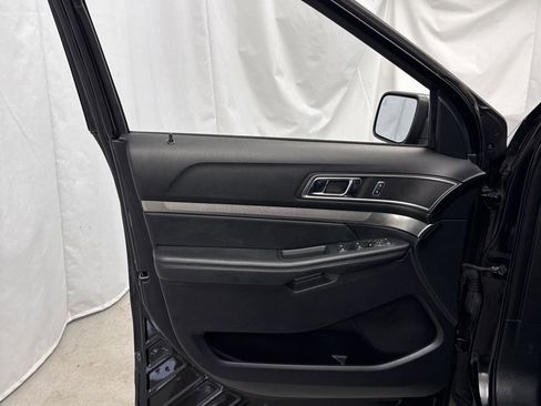 Used 2019 Ford Explorer XLT w/ Equipment Group 202A AWD/4WD image 10