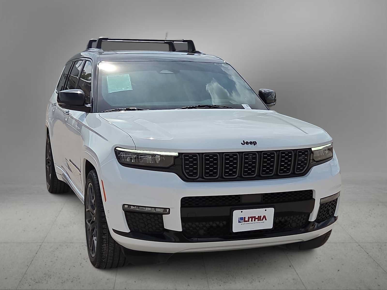 Used 2024 Jeep Grand Cherokee L Summit AWD/4WD image 3