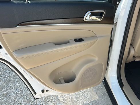 Used 2015 Jeep Grand Cherokee Limited w/ Trailer Tow Group IV image 7