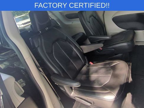 Certified 2023 Chrysler Pacifica Touring-L FWD image 32