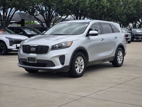Used 2019 Kia Sorento L FWD image 2