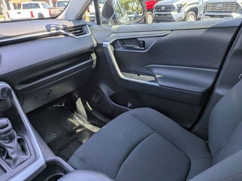 Used 2021 Toyota RAV4 LE image 17