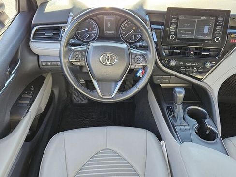 Used 2022 Toyota Camry SE image 9