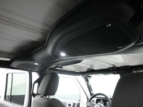 Used 2025 Jeep Wrangler Unlimited Sport AWD/4WD image 14