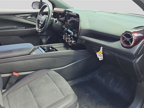 Used 2025 Chevrolet Blazer EV RS AWD/4WD image 16