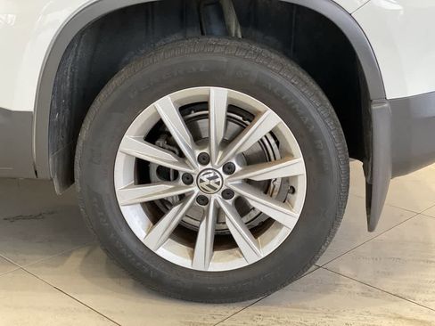 Used 2017 Volkswagen Tiguan Limited w/ Premium Package image 13