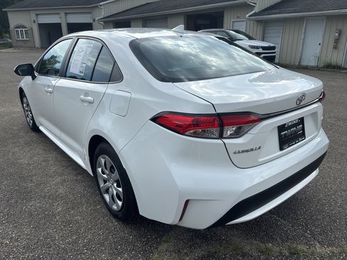 Used 2022 Toyota Corolla LE FWD image 11