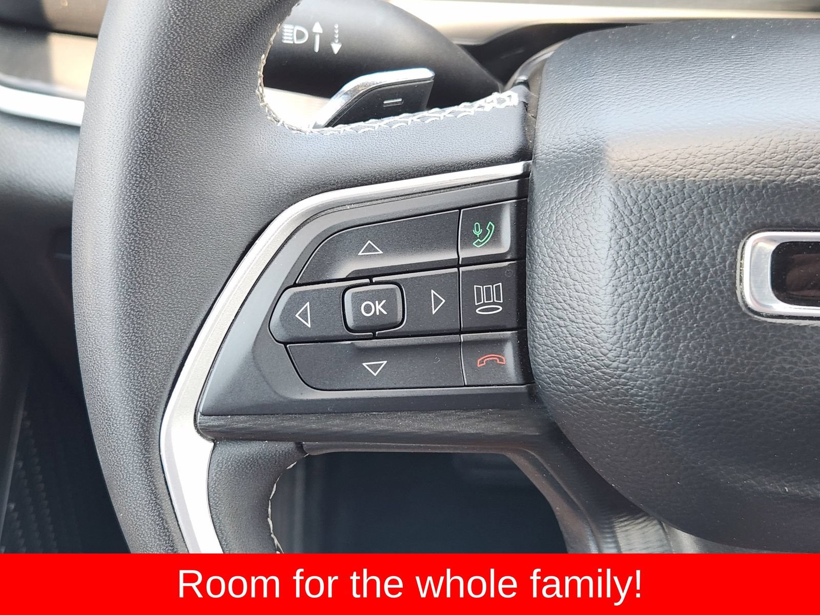 Used 2025 Jeep Grand Cherokee L Laredo RWD image 37