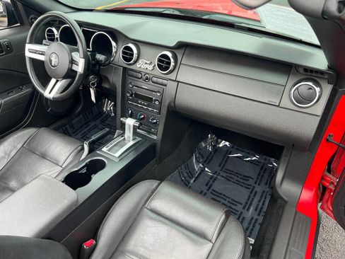 Used 2006 Ford Mustang Convertible image 28