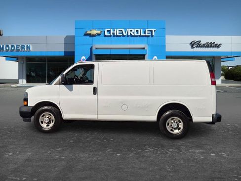 Used 2019 Chevrolet Express 2500 w/ Enhanced Convenience Package RWD image 2