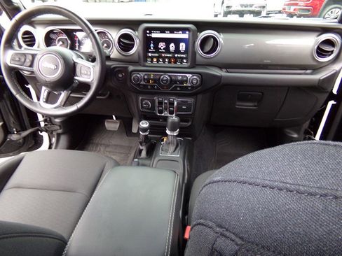 Used 2023 Jeep Gladiator Overland w/ Cold Weather Group image 44