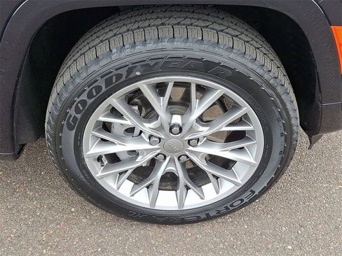 Used 2022 Jeep Grand Cherokee Summit image 8