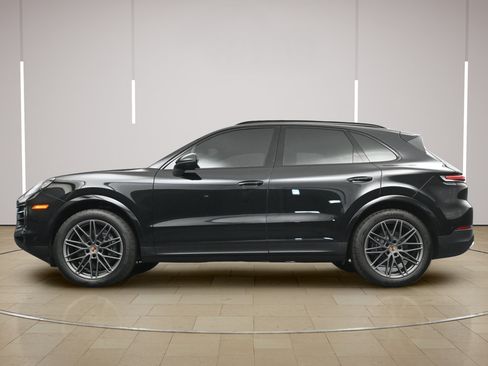 Certified 2025 Porsche Cayenne AWD/4WD image 29