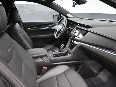 Certified 2024 Cadillac XT5 Premium Luxury image 2