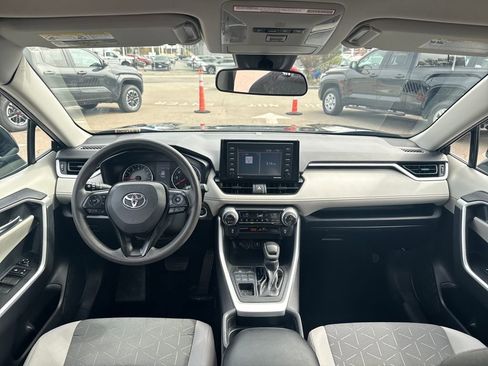 Used 2021 Toyota RAV4 XLE AWD/4WD image 11