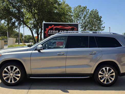 Used 2015 Mercedes-Benz GL 320 BlueTEC 4MATIC w/ Premium I Package image 2