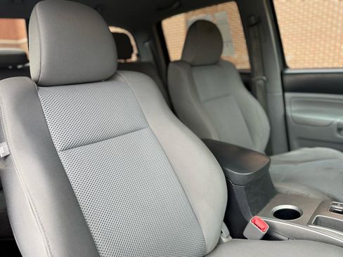 Used 2013 Toyota Tacoma 4x4 Double Cab w/ TRD Off-Road Pkg image 39