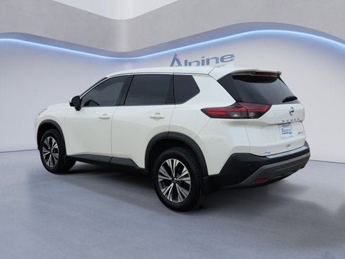 Used 2021 Nissan Rogue SV image 3