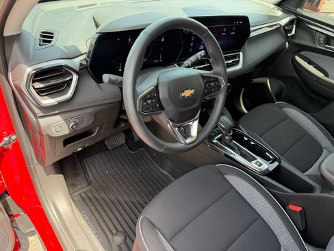 Used 2026 Chevrolet TrailBlazer LT w/ Convenience Package FWD image 11