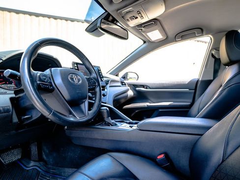 Used 2023 Toyota Camry XSE FWD image 5