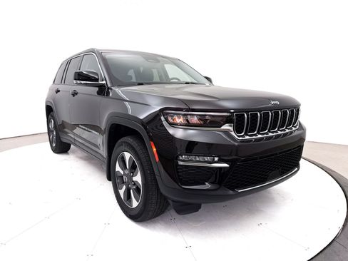 Used 2022 Jeep Grand Cherokee Limited 4xe w/ MOPAR Finishing Package AWD/4WD image 15