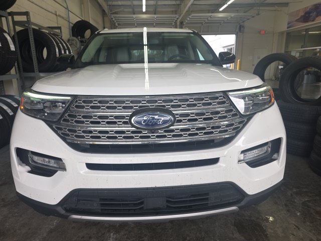 Used 2023 Ford Explorer Limited w/ Limited Technology Package RWD image 2