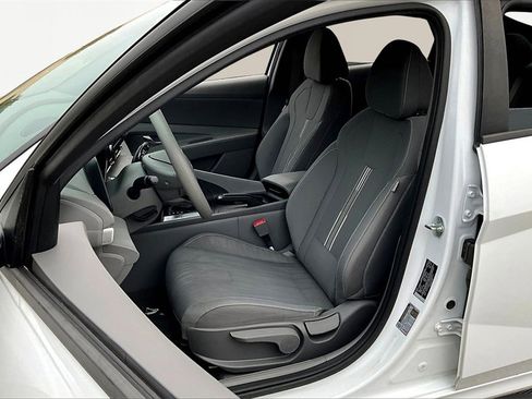 Used 2023 Hyundai Elantra SEL image 25