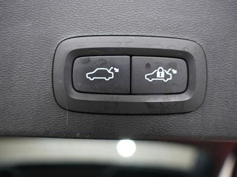 Used 2019 Volvo XC40 T5 Inscription image 36