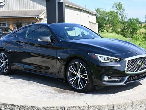 Used 2018 INFINITI Q60 3.0t Luxe image 3