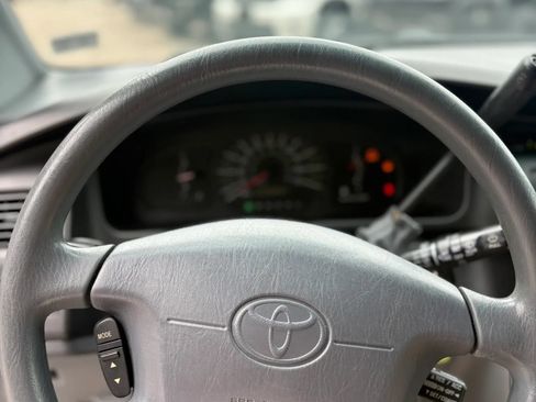 Used 1999 Toyota Sienna CE FWD image 15