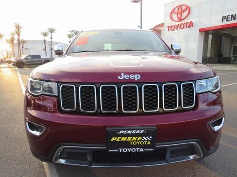 Used 2017 Jeep Grand Cherokee Limited image 2