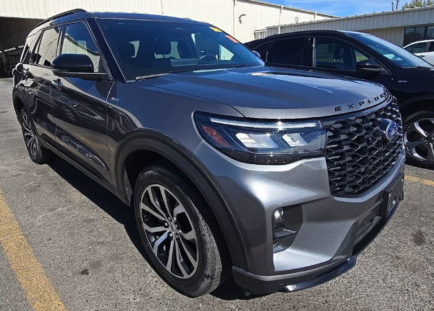 Used 2025 Ford Explorer ST-Line AWD/4WD image 1