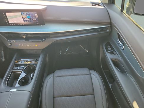 Certified 2025 Nissan Murano Platinum w/ Cargo Package image 15