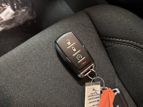 New 2026 RAM 1500 4x4 Crew Cab image 27