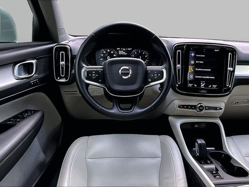 Used 2021 Volvo XC40 T5 Momentum w/ Protection Package Premier AWD/4WD image 5