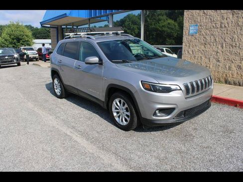 Used 2019 Jeep Cherokee Latitude w/ Popular Appearance Group FWD image 1