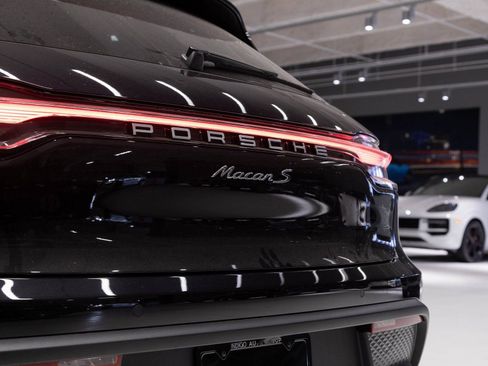 Certified 2026 Porsche Macan S AWD/4WD image 33