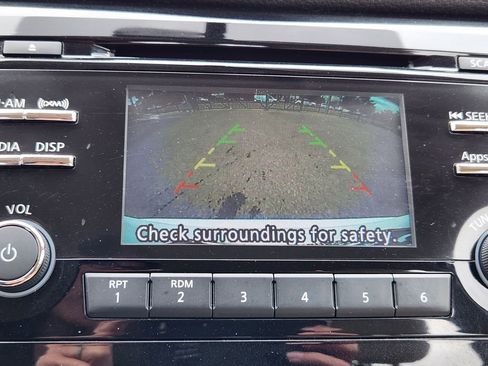 Used 2015 Nissan Rogue S AWD/4WD image 14