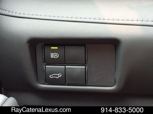 Used 2021 Toyota Highlander XLE AWD/4WD image 11