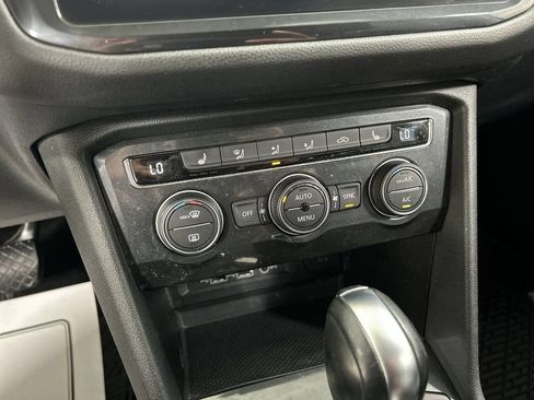 Used 2018 Volkswagen Tiguan SE w/ 3rd Row Seat Package AWD/4WD image 16