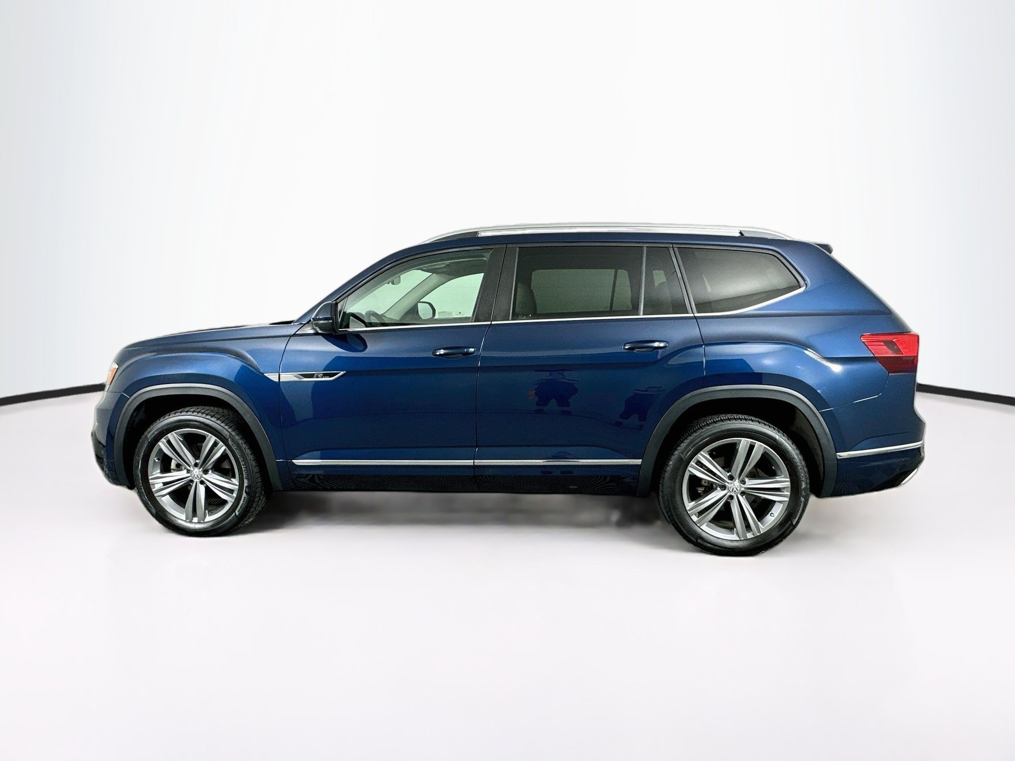 Used 2019 Volkswagen Atlas SEL R-Line AWD/4WD image 4