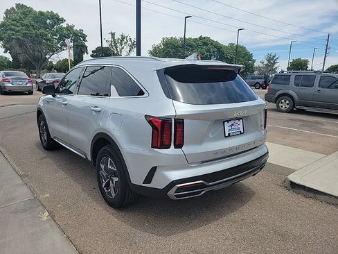 Used 2022 Kia Sorento S FWD image 5