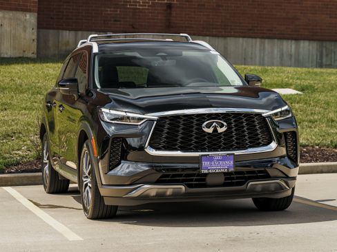 Used 2024 INFINITI QX60 Sensory w/ Cargo Package AWD/4WD image 2