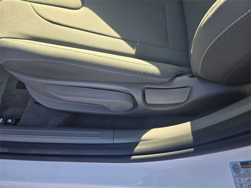 New 2025 Hyundai Elantra SEL image 15