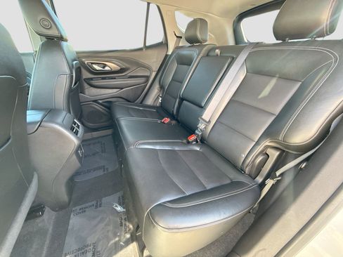 Used 2024 GMC Terrain SLT image 21