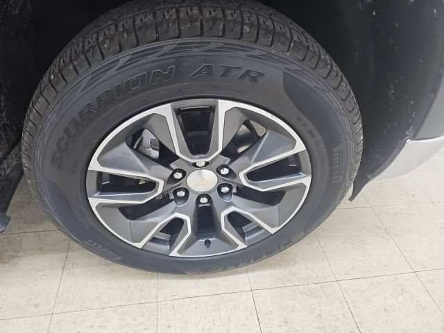 Used 2023 Chevrolet Silverado 1500 LT AWD/4WD image 9
