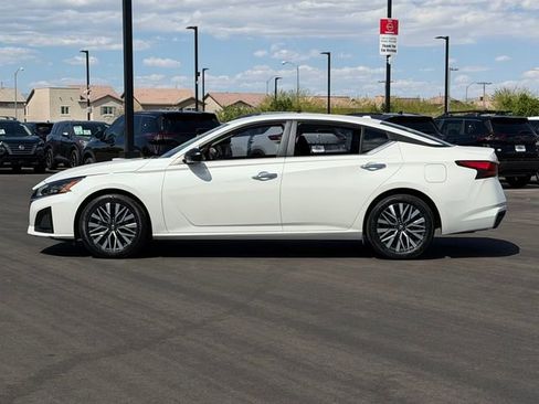 Certified 2024 Nissan Altima 2.5 SV FWD image 2