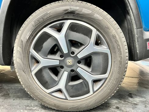 Used 2024 Rivian R1S Adventure AWD/4WD image 27